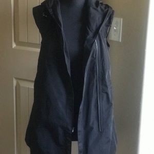 Sleeveless jacket